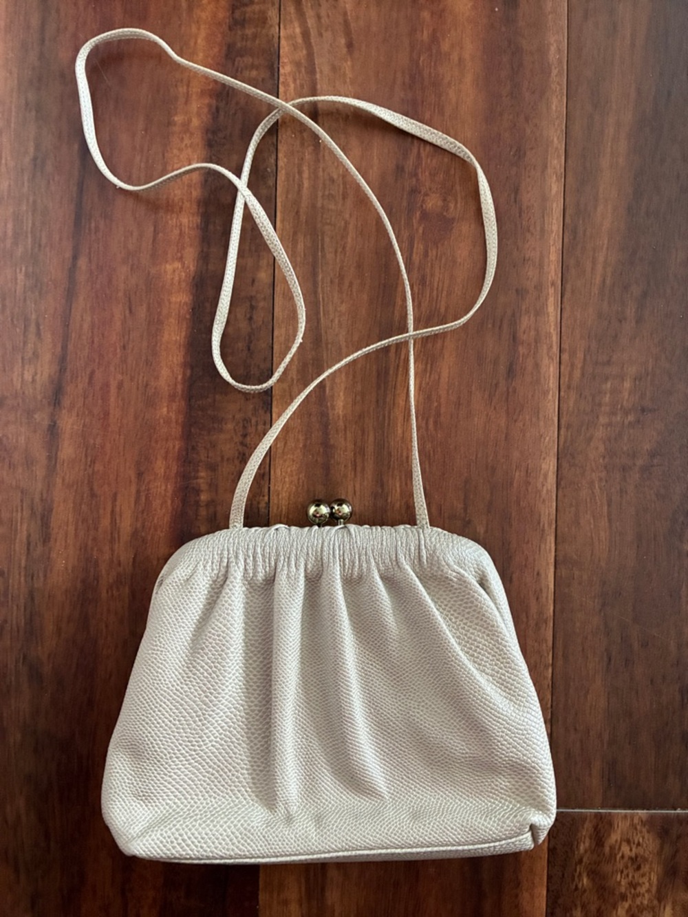 Leather Vintage Cream Textured Kiss-Lock Shoulder Bag